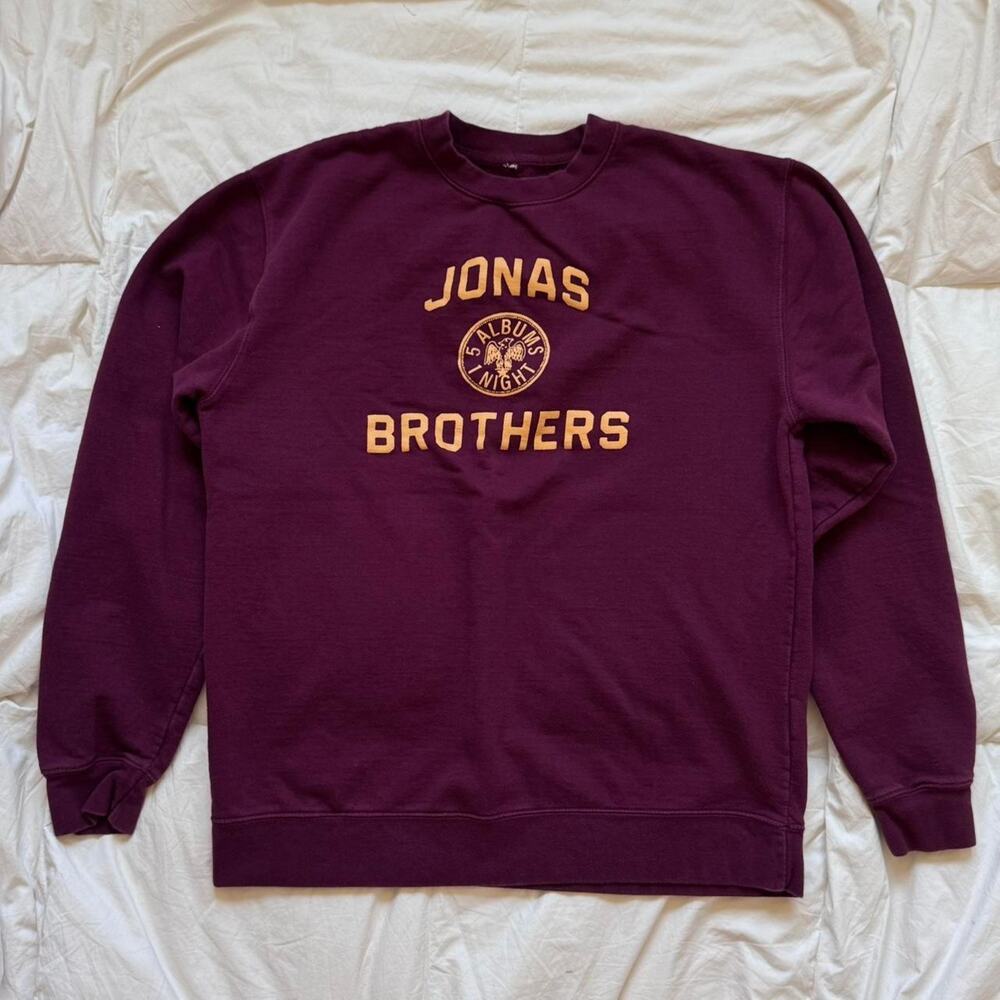 jonas brothers burgundy crewneck sweatshirt sz L pullover casual comfy preppy